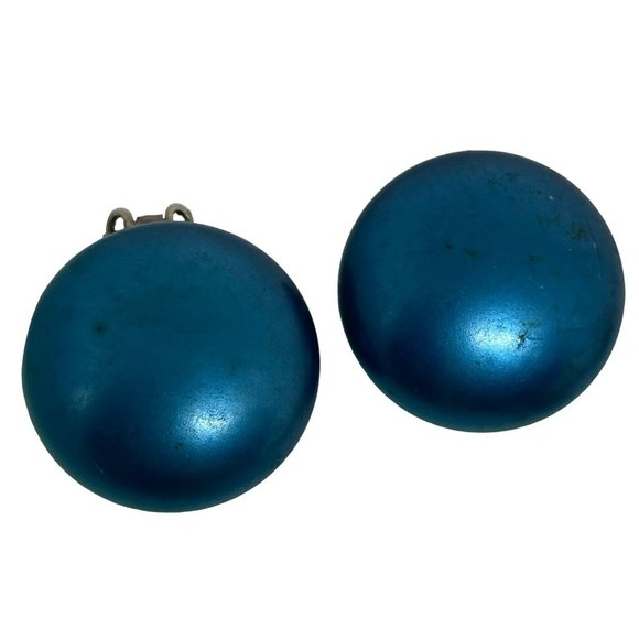 Vintage Lot of 5 sets of Clip on Earrings.  Gold tone hoops, Black fashion, Pine - Picture 6 of 7